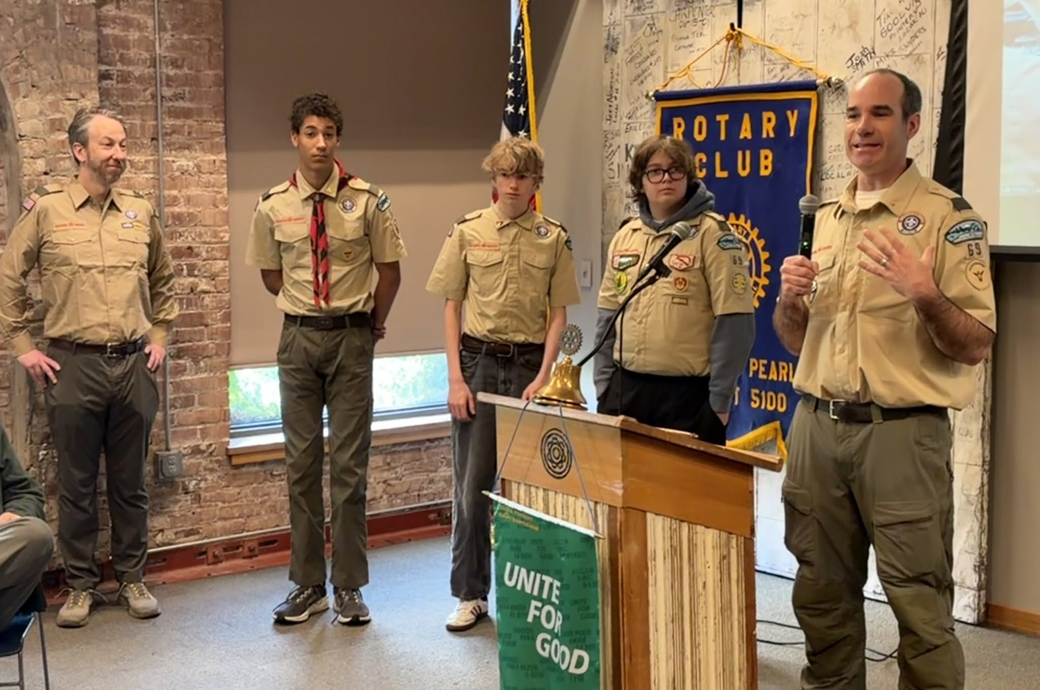 Boy Scout Troop 69 e Rotary Club Pearl